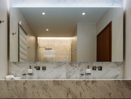   Ensuite bathroom