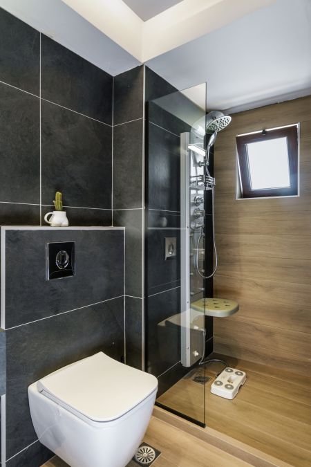   Ensuite bathroom