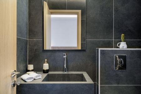  Ensuite bathroom