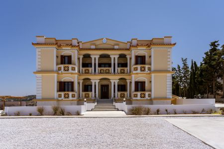  Villa front