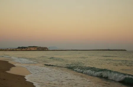  Rethymno beach