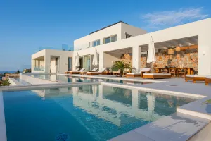 Die elegante Tymvos Villa in Kokkino Chorio, Chania auf Kreta bietet moderne Annehmlichkeiten und ein unvergessliches Urlaubserlebnis