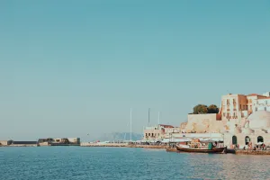 Neorio Moro et le club de voile de La Canée